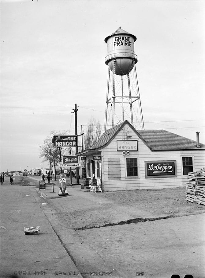 The Hangar restaurant, west of Hensley Field in Grand Prairie, 1942.  Photo by Arthur Rothstein.