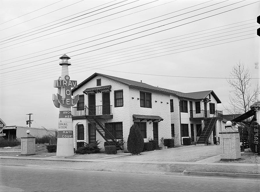 The Mayo Court Trav-O-Tel, Fort Worth, 1942.  Photo by Arthur Rothstein.
