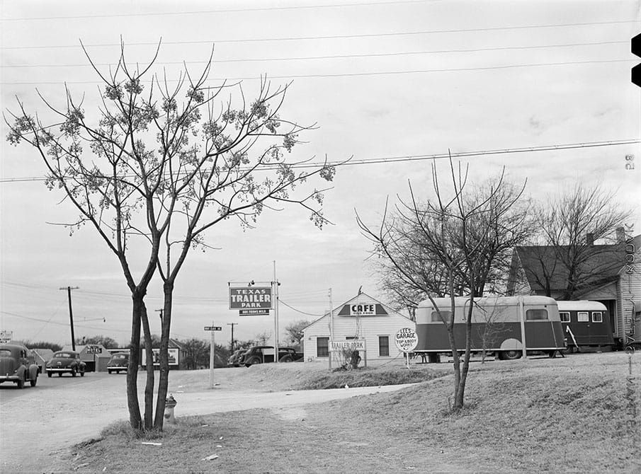 Texas Trailer Park at 1607 Fort Worth Avenue in Dallas, 1942.  Photo by Arthur Rothstein.