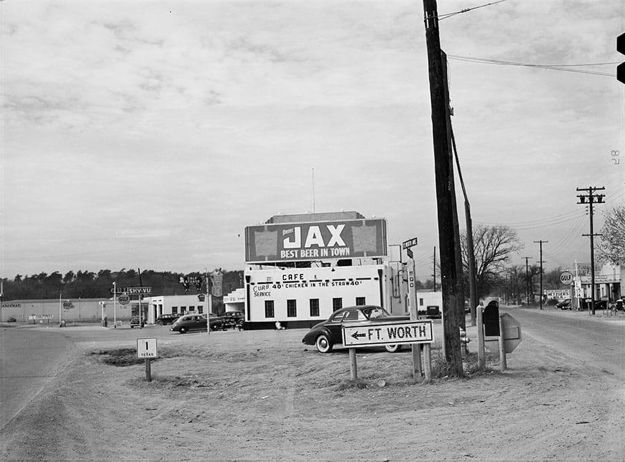 Fort Worth Avenue/Commerce Street fork in Dallas, 1942.  Photo by Arthur Rothstein.