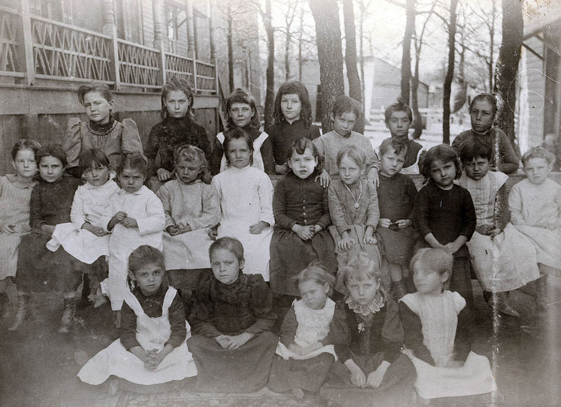 Girls posed outside the Fort Worth Benevolent Home, 1885