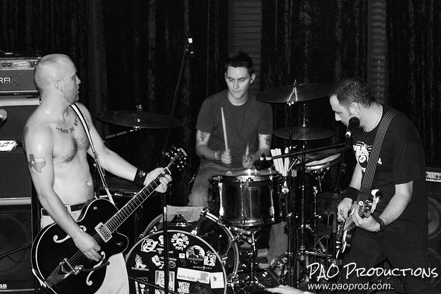 Ten Can Riot at the Elm Street Bar, March 2011