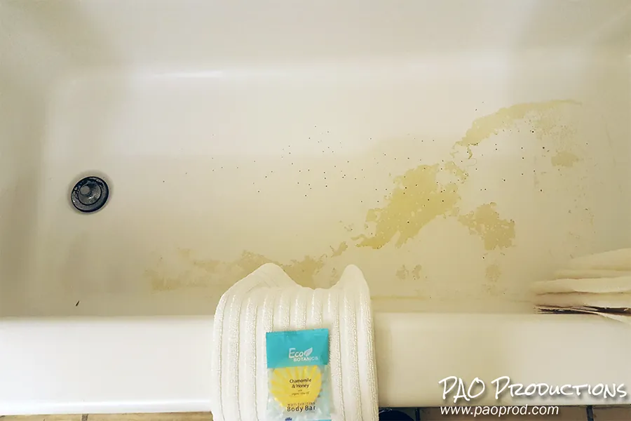 Dirty motel bathtub in Kingsland, Georgia, 2019